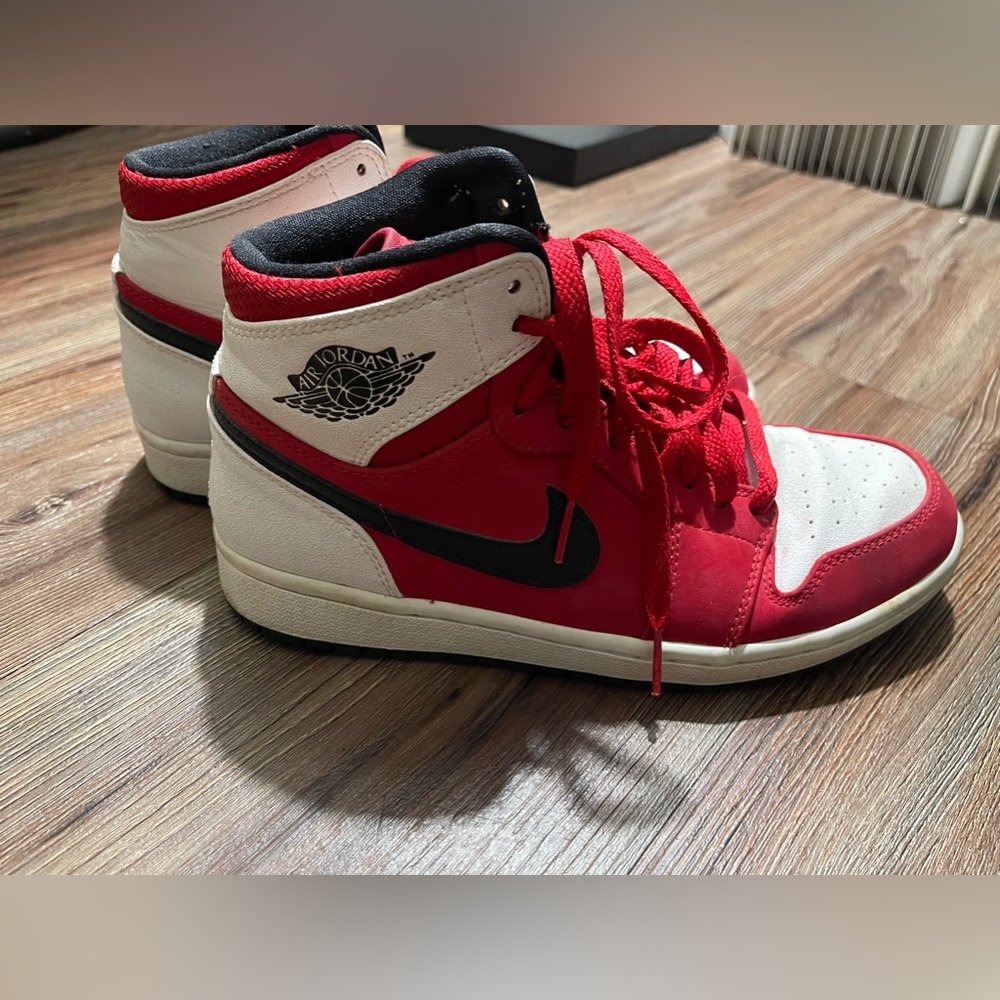 U.S. 7 (Women’s 8.5)/ EUR 40 Retro Air Jordans Blake Griffin